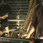 De Facto - List pictures