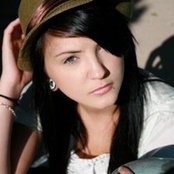 Julia Michaels - List pictures