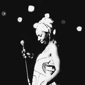 Simone Nina - List pictures