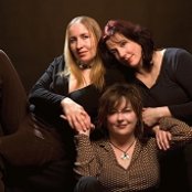 Tres Chicas - List pictures