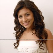 Paula Deanda - List pictures