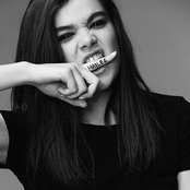 Hailee Steinfeld - List pictures