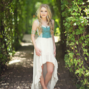 Danielle Bradbery - List pictures
