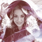 Lauren Daigle - List pictures