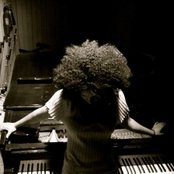 Laura Izibor - List pictures