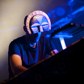 Sbtrkt - List pictures