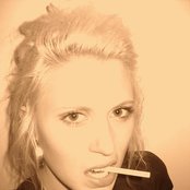 Amanda Jenssen - List pictures