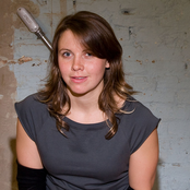 Sarah Neufeld - List pictures