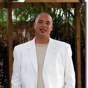 Issac Delgado - List pictures