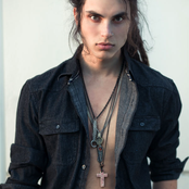 Samuel Larsen - List pictures