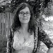 Lilly Hiatt - List pictures