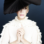 Annie Lennox - List pictures