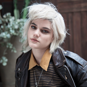 Soko - List pictures