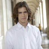 Amaury Vassili - List pictures