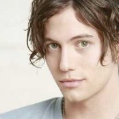 100 Monkeys - List pictures