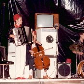 3 Mustaphas 3 - List pictures