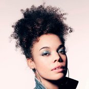 Andreya Triana - List pictures