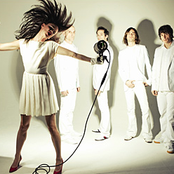 Juliette And The Licks - List pictures