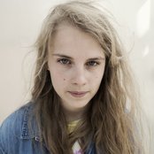 Marika Hackman - List pictures