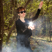 Polica - List pictures