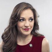 Laura Osnes - List pictures