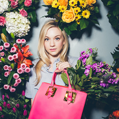 Emily Kinney - List pictures