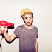 Elyar Fox - List pictures