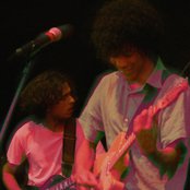 Boogarins - List pictures