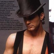 Axel Fernando - List pictures