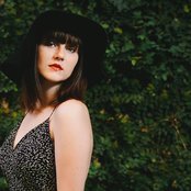 Lili Kendall - List pictures