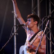 Hyphen Hyphen - List pictures