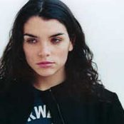 Leona Naess - List pictures