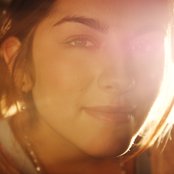 Bethany Dillon - List pictures