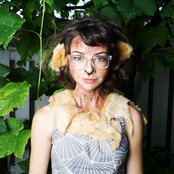 Laura Barrett - List pictures