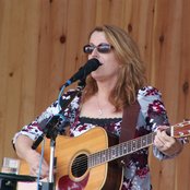 Claire Lynch - List pictures