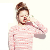 Lee Hi - List pictures