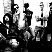 Knives Out! - List pictures