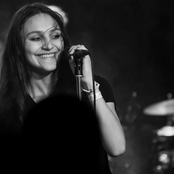 Nicole Sabouné - List pictures