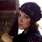 Gaby Moreno - List pictures