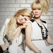 Destinee & Paris - List pictures