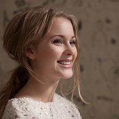 Zara Larsson - List pictures