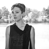 Polica - List pictures