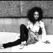 Leah Smith - List pictures