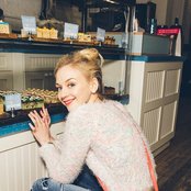 Emily Kinney - List pictures