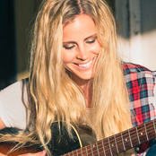 Lisa Miskovsky - List pictures