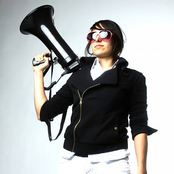 Michelle Chamuel - List pictures