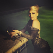 Emily Kinney - List pictures