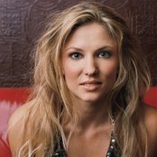 Julie Roberts - List pictures