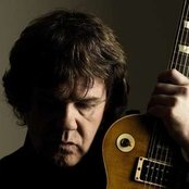 Moore Gary - List pictures