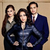 Kitty, Daisy And Lewis - List pictures